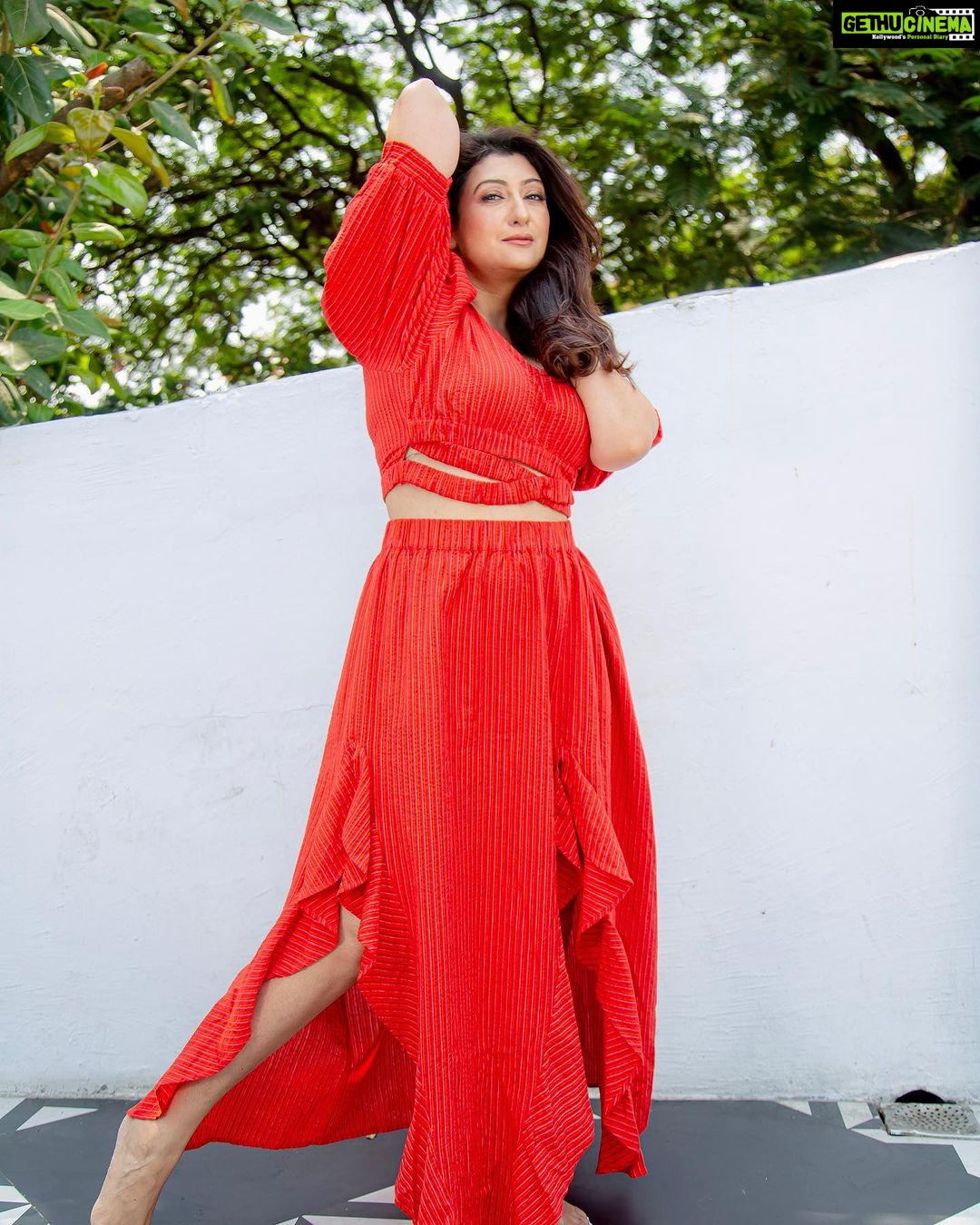 Juhi Parmar Instagram - Unique without a mould that can be replicated đŸ˜‡ That’s the goal! #standtall #believe #selflovejourney #selflove Location: @kazuza.mumbai Outfit: @howwhenwearclothing Styling: @deeti.mehta Assistant: @snehatiwari05 Makeup: @makeupbysheryl.b PR & Management Agency: @brandnbuzz