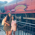 Juhi Parmar Instagram – The world of imagination and fantasy in which Samairra has spent upteen hours, the most awaited part of this vacation was spending time in Harry Potter World at Universal Studios. I was excited for her to see it and see her reaction and for her it was like actually being a part of Harry Potter, she just couldn’t believe it. It’s special when one can make dreams come true and for kids their world of imagination is so beautiful, I can’t share with you in words how beautiful it was to see Samairra’s world of imagination open up in front of her eyes! Truly magical 🧙‍♀️
#harrypotter #dreamcometrue #happy #grateful #checklist #excited Universal Studios Orlando