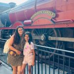 Juhi Parmar Instagram - The world of imagination and fantasy in which Samairra has spent upteen hours, the most awaited part of this vacation was spending time in Harry Potter World at Universal Studios. I was excited for her to see it and see her reaction and for her it was like actually being a part of Harry Potter, she just couldn’t believe it. It’s special when one can make dreams come true and for kids their world of imagination is so beautiful, I can’t share with you in words how beautiful it was to see Samairra’s world of imagination open up in front of her eyes! Truly magical 🧙‍♀️ #harrypotter #dreamcometrue #happy #grateful #checklist #excited Universal Studios Orlando