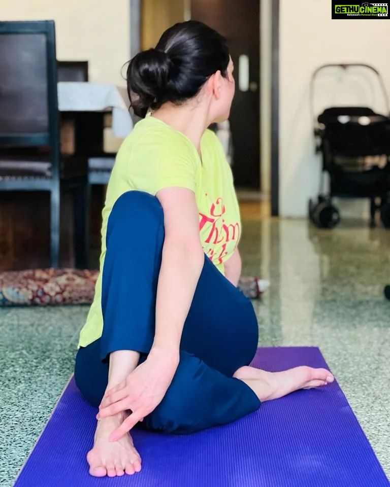Kajal Aggarwal Instagram - The Yogic way to respond to 'PALAT'! #happyyogaday 🧘♀️ 🕉 🙏