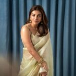 Kajal Aggarwal Instagram - Aisi Adaa dekhi...💫 Wore this beautiful saree from @xiti_weaves Thank you for dressing me in sheer elegance for the very special pre glimpse event of #Satyabhama. #Satyabhama #sareelove #grace #lovethelook #xitiweaves Stylist - @archamehta @rashmi_angara Jewellery - @amrapalijewels 📸: @rohan.foto :)