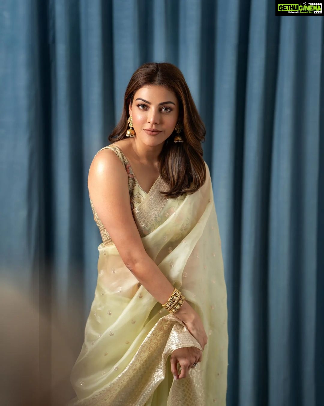 Kajal Aggarwal Instagram - Aisi Adaa dekhi...💫 Wore this beautiful saree from @xiti_weaves Thank you for dressing me in sheer elegance for the very special pre glimpse event of #Satyabhama. #Satyabhama #sareelove #grace #lovethelook #xitiweaves Stylist - @archamehta @rashmi_angara Jewellery - @amrapalijewels 📸: @rohan.foto :)