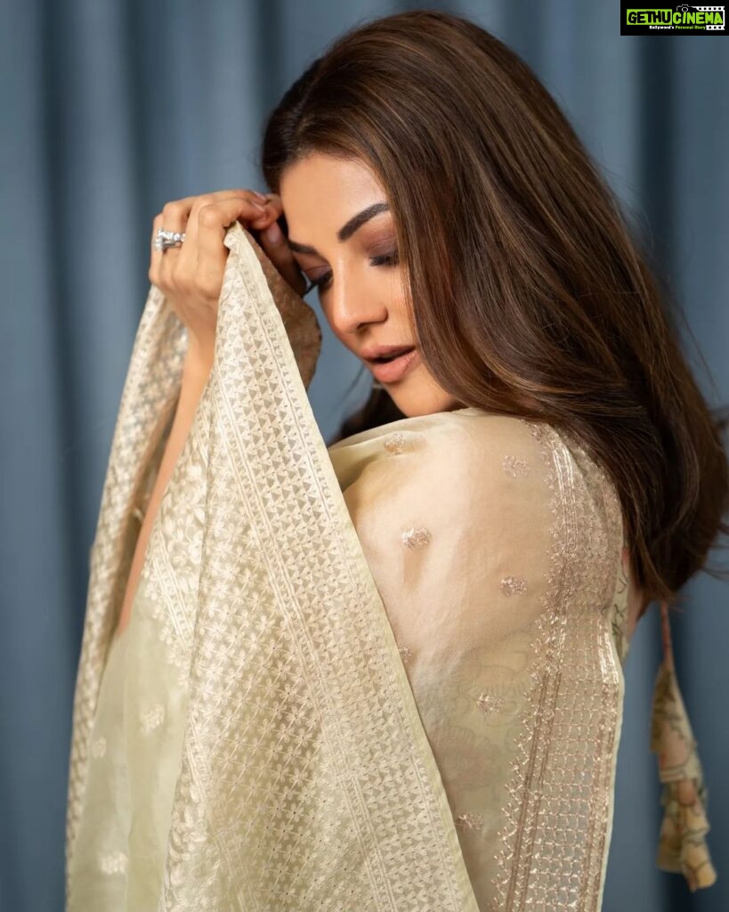 Kajal Aggarwal Instagram - Aisi Adaa dekhi...💫 Wore this beautiful saree from @xiti_weaves Thank you for dressing me in sheer elegance for the very special pre glimpse event of #Satyabhama. #Satyabhama #sareelove #grace #lovethelook #xitiweaves Stylist - @archamehta @rashmi_angara Jewellery - @amrapalijewels 📸: @rohan.foto :)