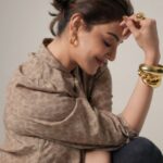 Kajal Aggarwal Instagram – Who wins 🧠 or ❤️?

👔: @coach @paulsmithdesign
Jewellery:@misho_designs
📸: @viragdesaifilms 💯
💄:@fab_beauty___
💇‍♀️:@arvindkumarr_hair
Studio:@thehoneststudios
Fashion Stylist:@anjalibiyani_