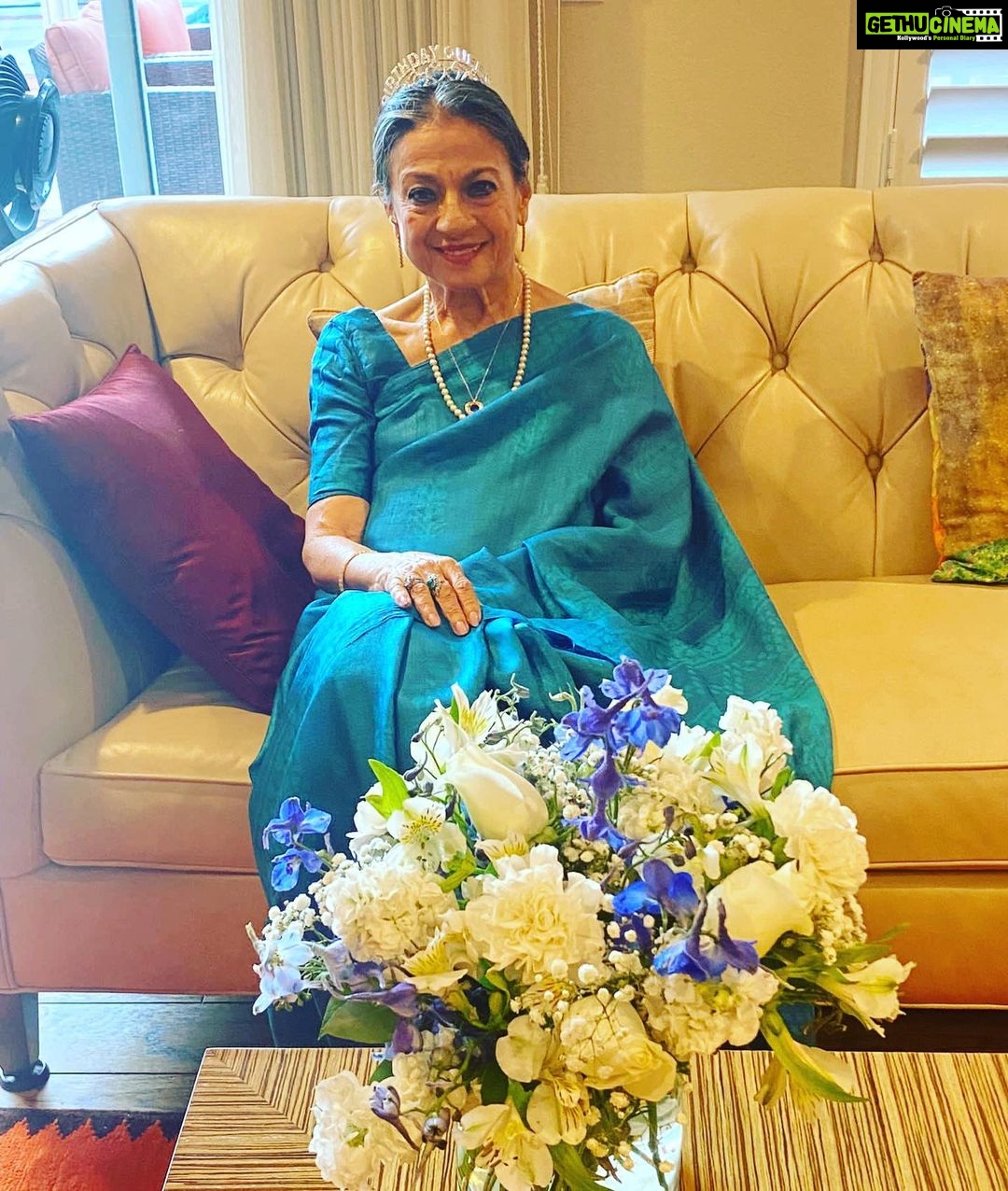 Kajol Instagram - The birthday girl thanks everyone with a tiara on her head for all the love and wishes and with sheer gratitude says “ THANK YOU”🙏❤️