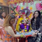 Kamya Punjabi Instagram - Dhoom se di Bappa ko Bidai ❤️ Agle baras tu jaldi aaaaaaa 💕 #visarjan #meramorya #sistersquad