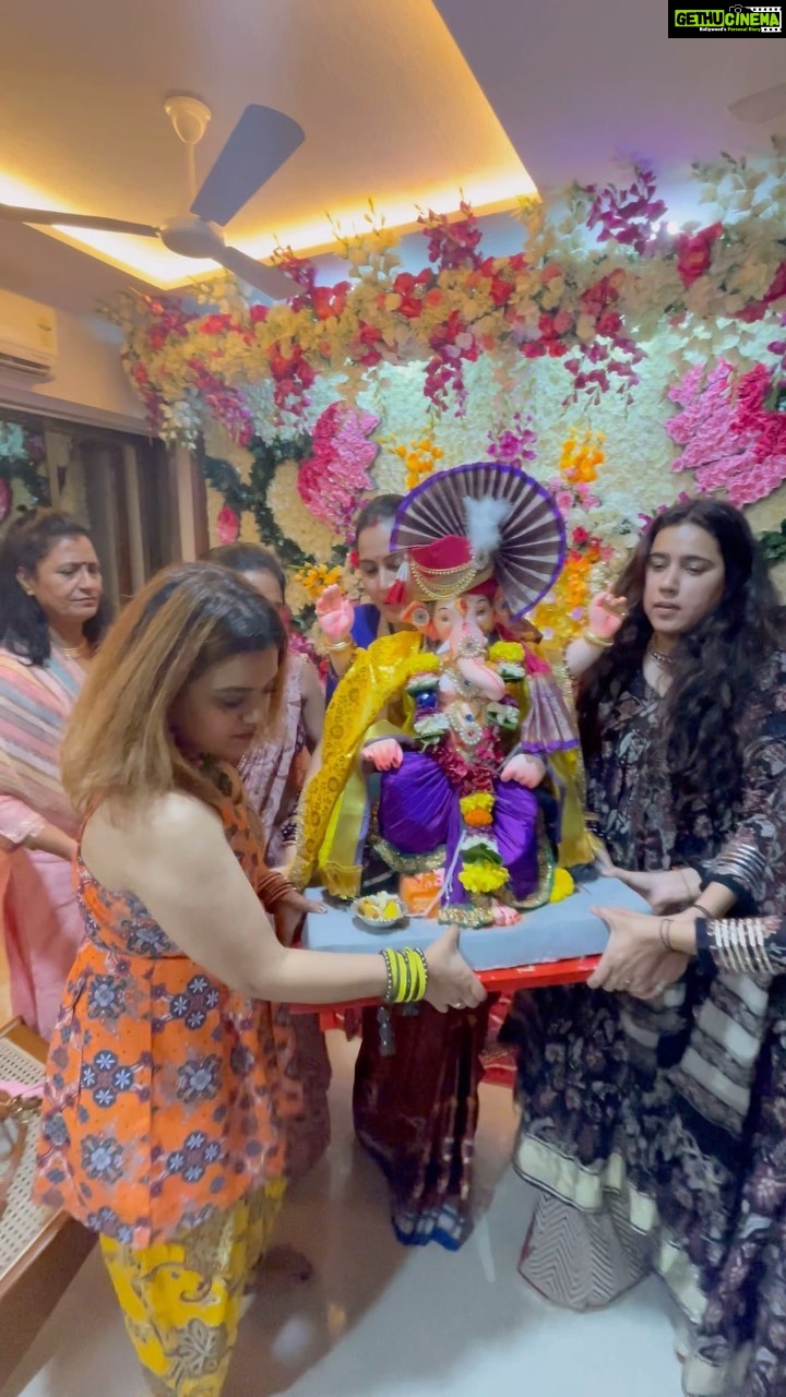 Kamya Punjabi Instagram - Dhoom se di Bappa ko Bidai ❤️ Agle baras tu jaldi aaaaaaa 💕 #visarjan #meramorya #sistersquad