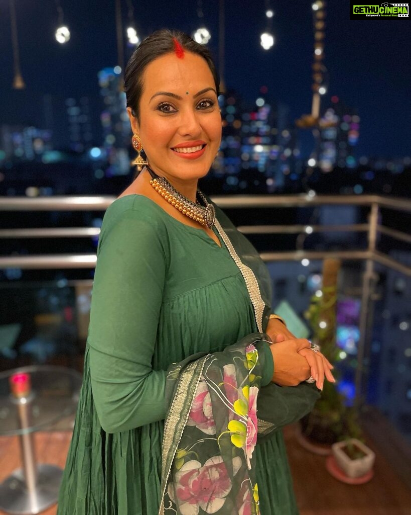 Kamya Punjabi Instagram - Shubho Sasthi Jai Katyayani Maa ❤️ The word "Katyayan" is defined as "one born in the Katyayan lineage" and is honoured on the sixth day of Navratri. She is the sixth incarnation of Goddess Durga and represents bravery and triumph. She is dressed in green and rides on a lion. The colour of the day is green, which represents harmony and growth. It also represents harmony, fertility and nature. Wearing green on this day symbolises Katyayani's protection, courage and good health. Wear green on this day and let the Goddess bless you with tranquility. #navratricolours #day6