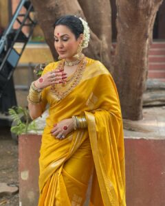 Kamya Punjabi Instagram - Jai Skandamata ki ❤️

Skandami, which means 'mother of Skanda (Kartikeya)', is honoured on the fifth day of Navratri. She is the fifth incarnation of Goddess Durga and represents compassion and motherhood. She is dressed in yellow and rides on a lion. The colour of the day is yellow, which represents joy and optimism. It also represents happiness, cheerfulness and brightness. On this day, wearing yellow brings Skandamata's benefits of joy, abundance and harmony.

Yellow Day 💛
#navratricolours #didun