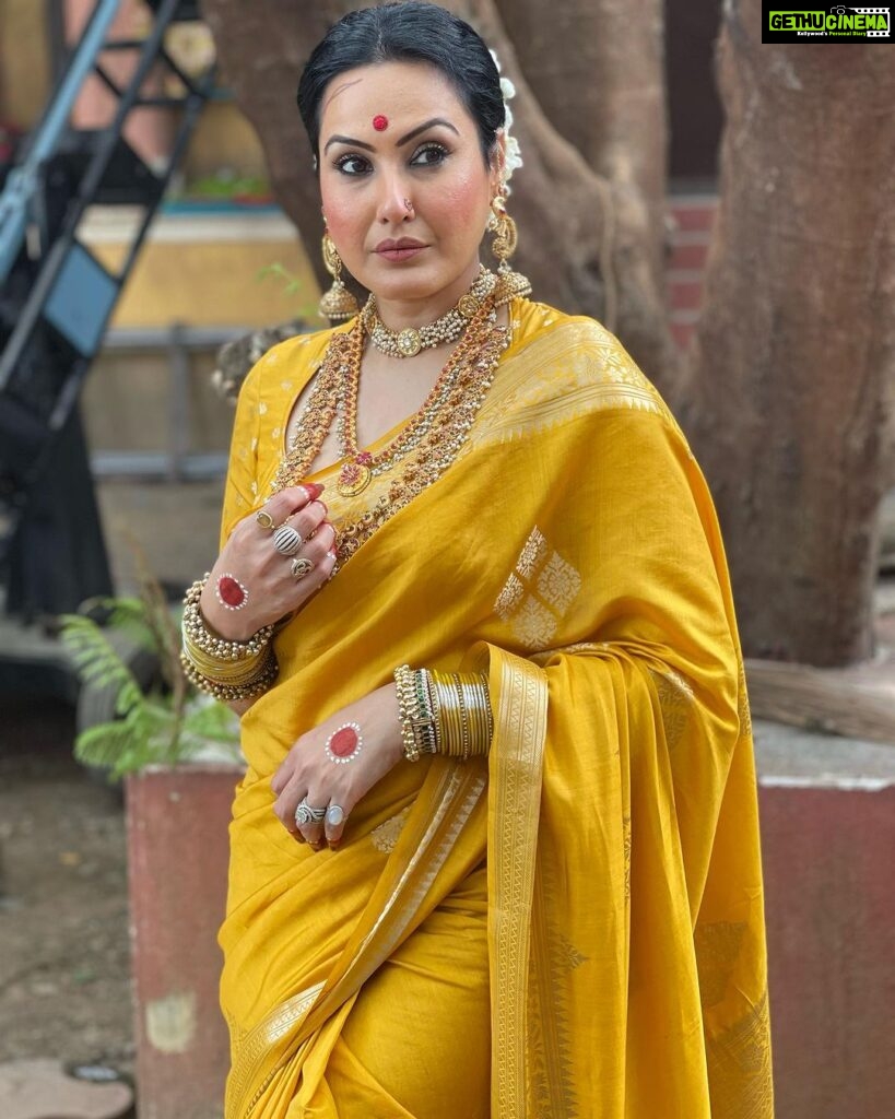 Kamya Punjabi Instagram - Jai Skandamata ki ❤ Skandami, which means 'mother of Skanda (Kartikeya)', is honoured on the fifth day of Navratri. She is the fifth incarnation of Goddess Durga and represents compassion and motherhood. She is dressed in yellow and rides on a lion. The colour of the day is yellow, which represents joy and optimism. It also represents happiness, cheerfulness and brightness. On this day, wearing yellow brings Skandamata's benefits of joy, abundance and harmony. Yellow Day 💛 #navratricolours #didun