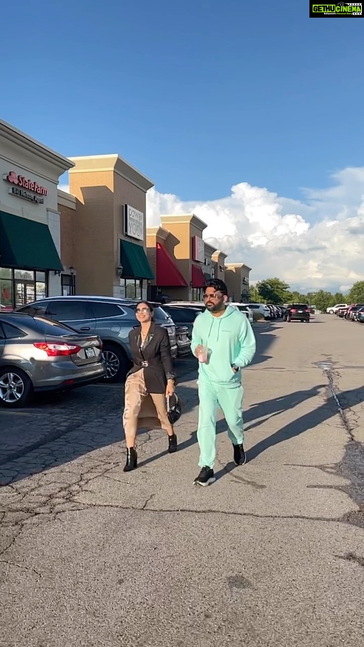 Kangna Sharma Instagram - After Storm siren 🚨 ⛈️ In #chicago #illinois @kapilsharma #blurryface