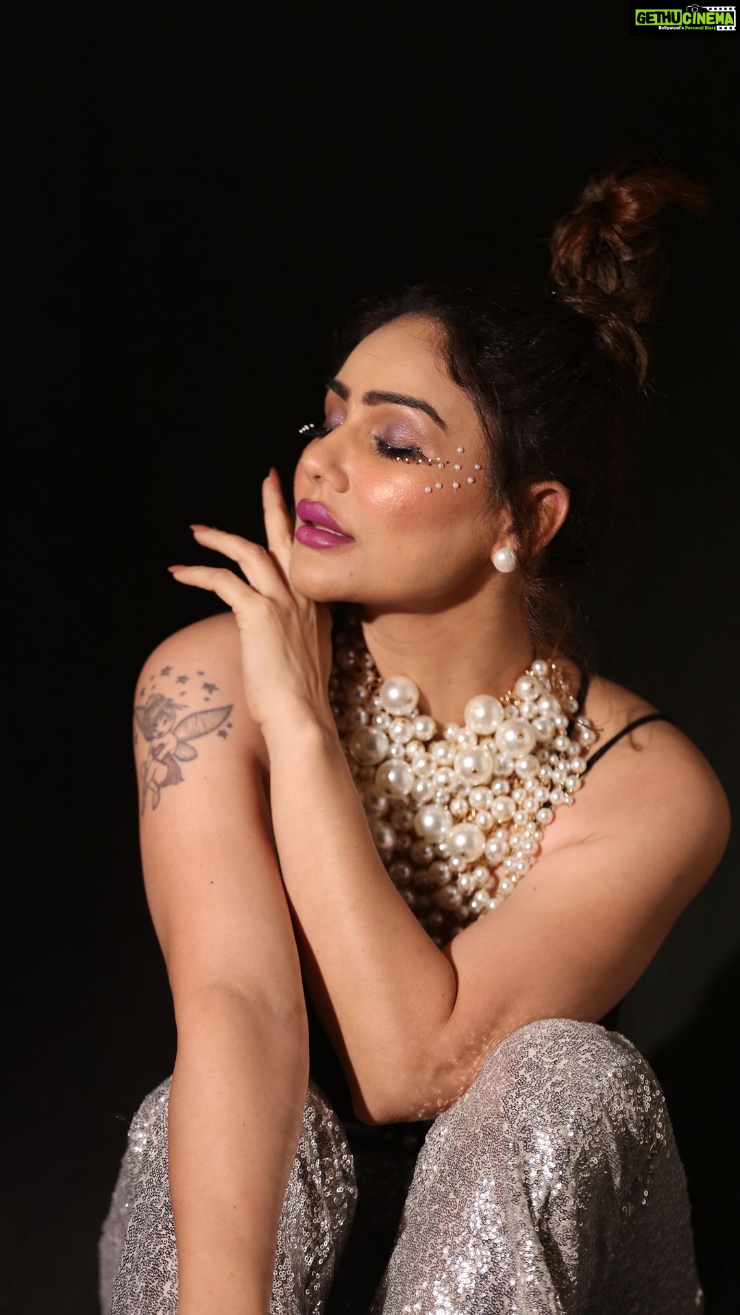 Kangna Sharma Instagram - Photograper- @ilmanaazphotography1 Makeup&hair- @makeup_asfaque Designer - @veronica_raichand