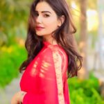 Kangna Sharma Instagram - kaun कहता है कफ़न का rang सफ़ेद hota है हमने तो बहुत सी लड़कियों को Lal rang में दफ़न होते देखा है