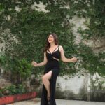 Kangna Sharma Instagram – Dressed to Kill In My BLACK DRESS 🖤

Wearing 🖤- @kamli_fashion 
 Photograper- @faizialiphotography 
MUA – @niralisoni.soni 
Edit – @safyanali_retouching