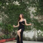 Kangna Sharma Instagram - Dressed to Kill In My BLACK DRESS 🖤 Wearing 🖤- @kamli_fashion Photograper- @faizialiphotography MUA - @niralisoni.soni Edit - @safyanali_retouching