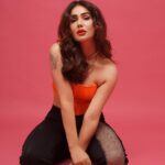 Kangna Sharma Instagram - Chalo ye btao kasi hai ? Han ?