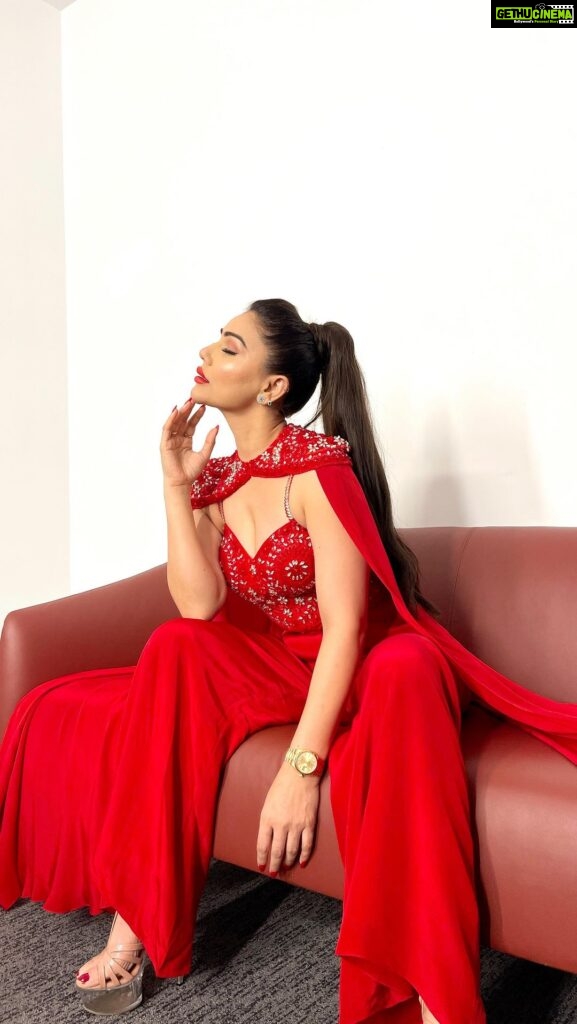 Kangna Sharma Instagram - Red is colour of love ❤️ People Forgot It Is The Colour Of Danger Too 😔 Wearing- @kamli_fashion MUA - @makeup_asfaque Edit - @faizialiphotography