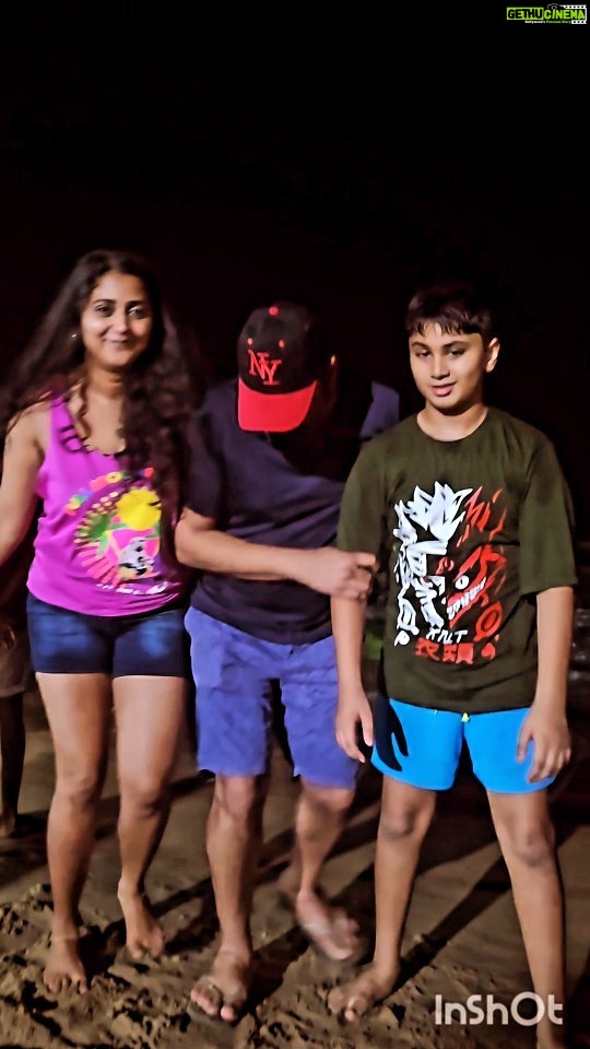 Kaniha Instagram - They say, Life is short, Life is unpredictable , All we have is NOW. Celebrate love, Make memories, Be kind and Spread happiness. Spending some candid precious moments with my fav humans. Thanks @fireflies1981 @madhumitha.h_official for capturing these!! #lifeisbeautiful #makememories #love #familytime #beachbums SURF TURF