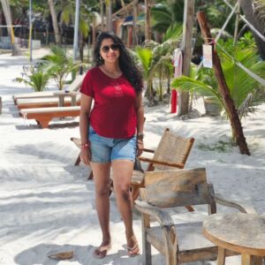Kaniha Instagram - Salt water heals everything!

 🩵💙🩵

Sand kissed!

#beachbum #beach #beachlife #kohpangan