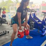 Kaniha Instagram - Lifting weights does NOT make women huge and bulky!! Cupcakes do 😉😊🥰😝🤪😛 As always Loving my resistance days @f45_neelankarai #fitnessmotivation #stayhealthy #fitness #nopainnogain