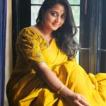 Kaniha Instagram - Adding some Yellove to your phone screen!!! 💛💛💛 @_singaariofficial_ Chennai, India