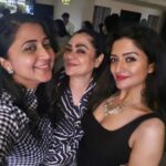 Kaniha Instagram - It's always good vibes at @meramyakrishnan Laughter, good music and happy people. ❤️ #friends #fun #birthday #family Chennai, India