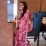 Kaniha Instagram – That sangeedha swarangal moment!
🙂

POV:
When you have to talk and pose at the same time
😊😝🤭😜🤪

#caughtintheact t #sangeedhaswarangal #pose e #sareelove