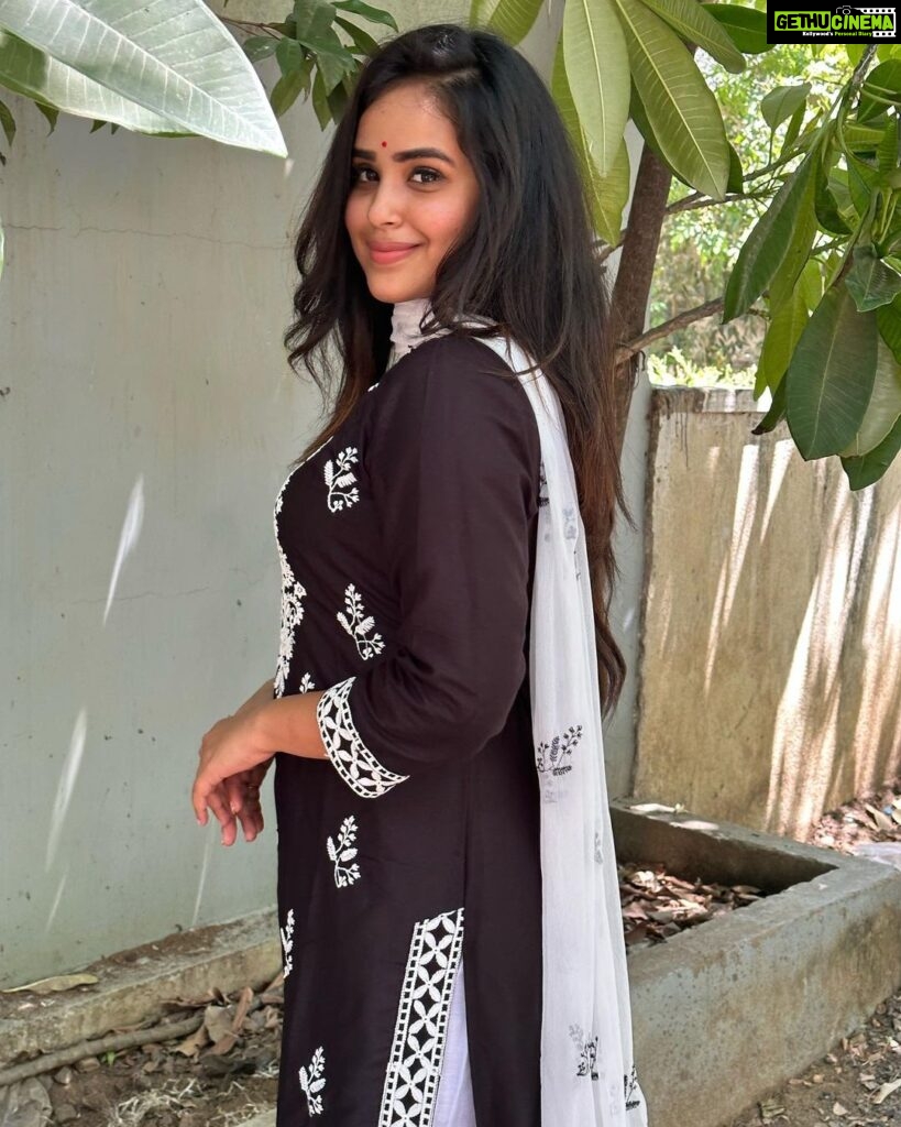 Kanmani Manoharan Instagram - #kanmanimanoharan✨ Beautiful outfit @sarees_wholesale_collection
