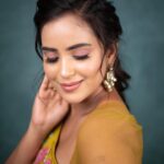 Kanmani Manoharan Instagram – #kanmanimanoharan✨ 

Makeup @luxxmakeover
Outfit @vibhafashionhouse
