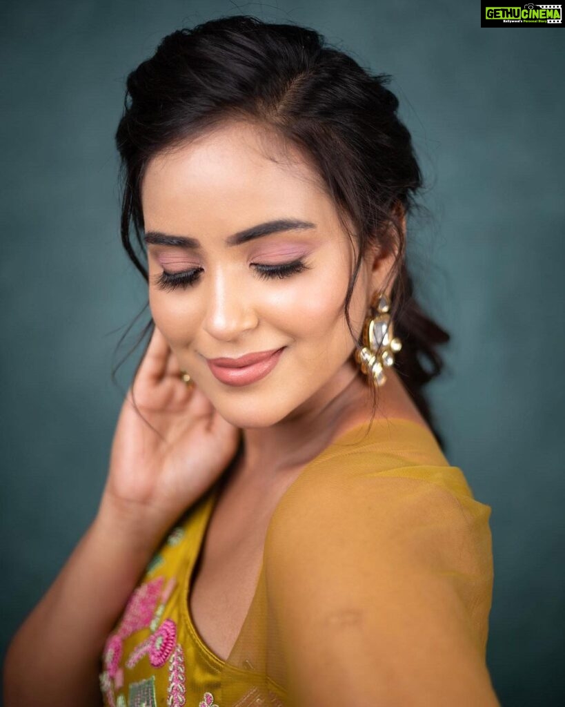 Kanmani Manoharan Instagram - #kanmanimanoharan✨ Makeup @luxxmakeover Outfit @vibhafashionhouse