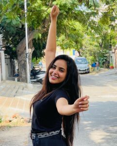 Kanmani Manoharan Instagram - #kanmanimanoharan✨ 

All we need is love ❣️