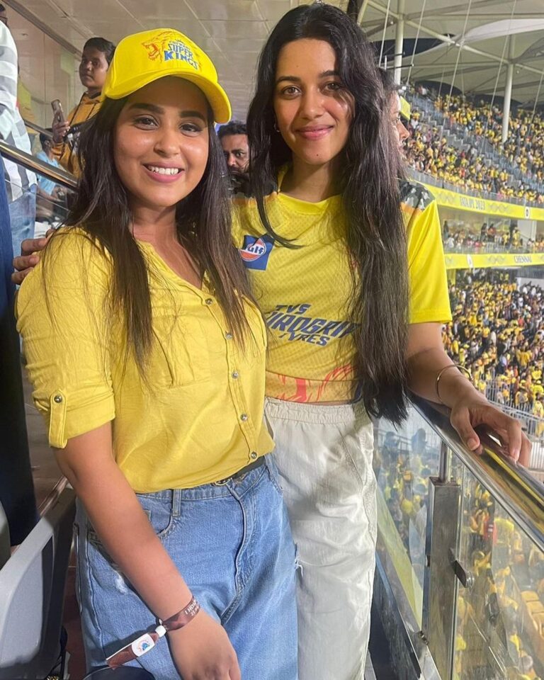 Kanmani Manoharan Instagram - #kanmanimanoharan✨ IPL🏏 It was really fun watching with @kuraishi_the_entertainer 💯 @mirnaliniravi she is very sweet and very kind person ❣️