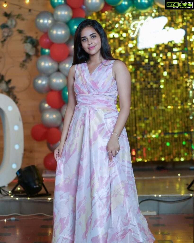 Kanmani Manoharan Instagram - #kanmanimanoharan✨ Every girl is beautiful .when we wear pink dress ❤️ Outfit @vkfashion2018 Beautiful shots @sathyaphotography3 #kanmanimanoharan✨ #television #zee #zeetamil #actress #model #appa #bday #turns60 #celebration #love #joy #peaceout