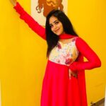 Kanmani Manoharan Instagram – #kanmanimanoharan✨ 

Beautiful outfit @tag_a_clothing_brand 

#vacation #varanasi #north #trip #friends #fun #love #peace