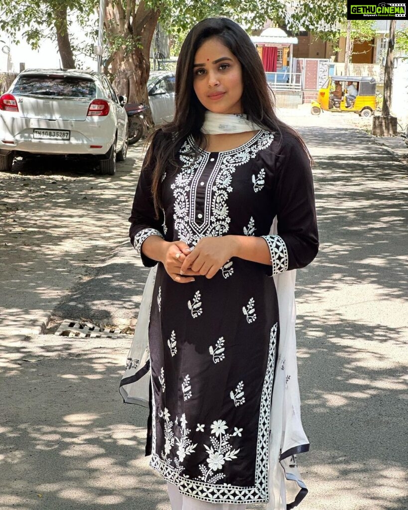 Kanmani Manoharan Instagram - #kanmanimanoharan✨ Beautiful outfit @sarees_wholesale_collection