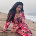 Kanmani Manoharan Instagram - #kanmanimanoharan✨ #beach #peace #vibe #good vibe #positive Valasaravakkam