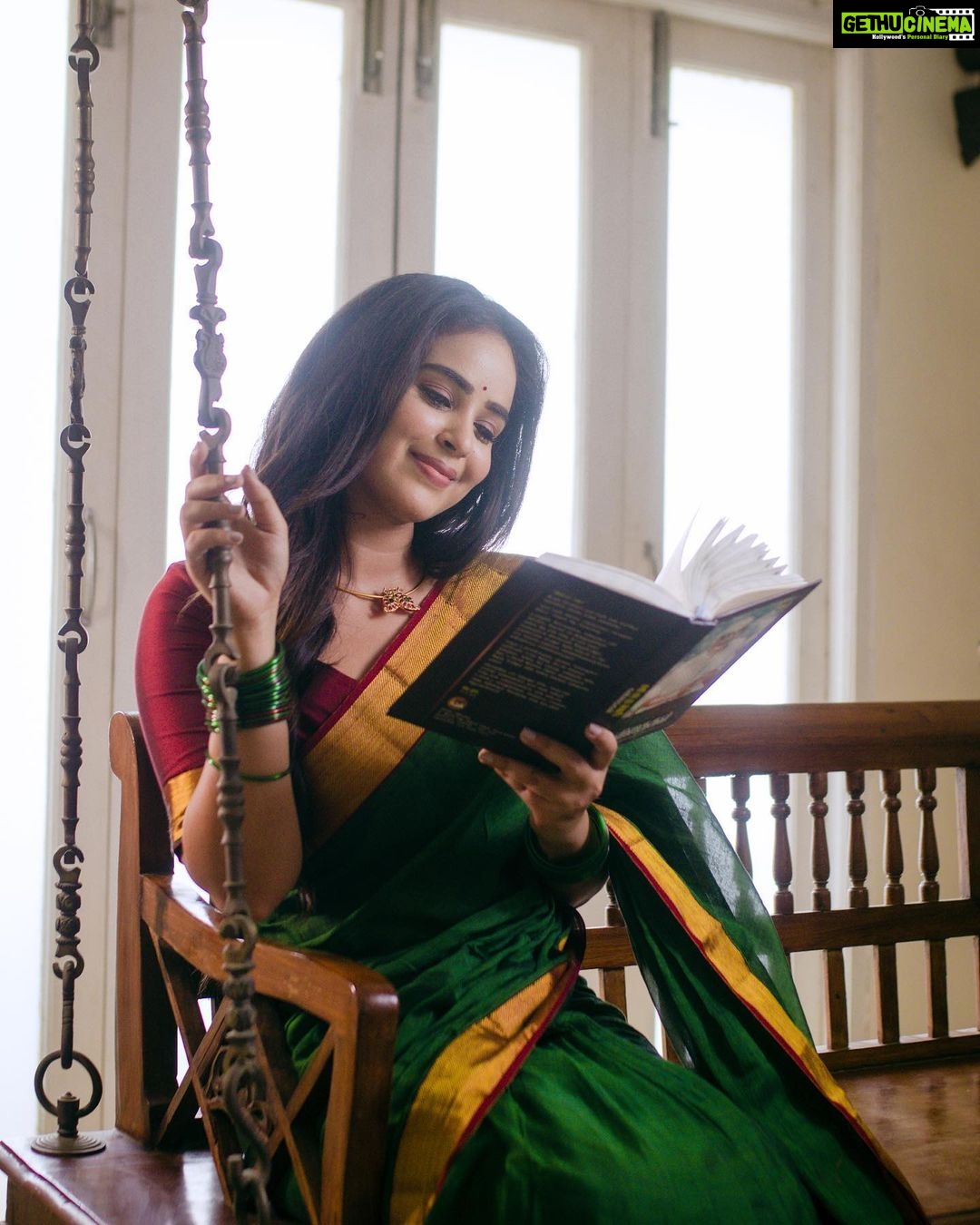 Kanmani Manoharan Instagram - #kanmanimanoharan✨ Photography & edit @karthikha_photography @kavinilavan_filmmaker Makeover @luxxmakeover Styling @styl_by_prathi #kanmanimanoharan✨ #actress #model #photoshoot #insta #shoot #saree #traditional