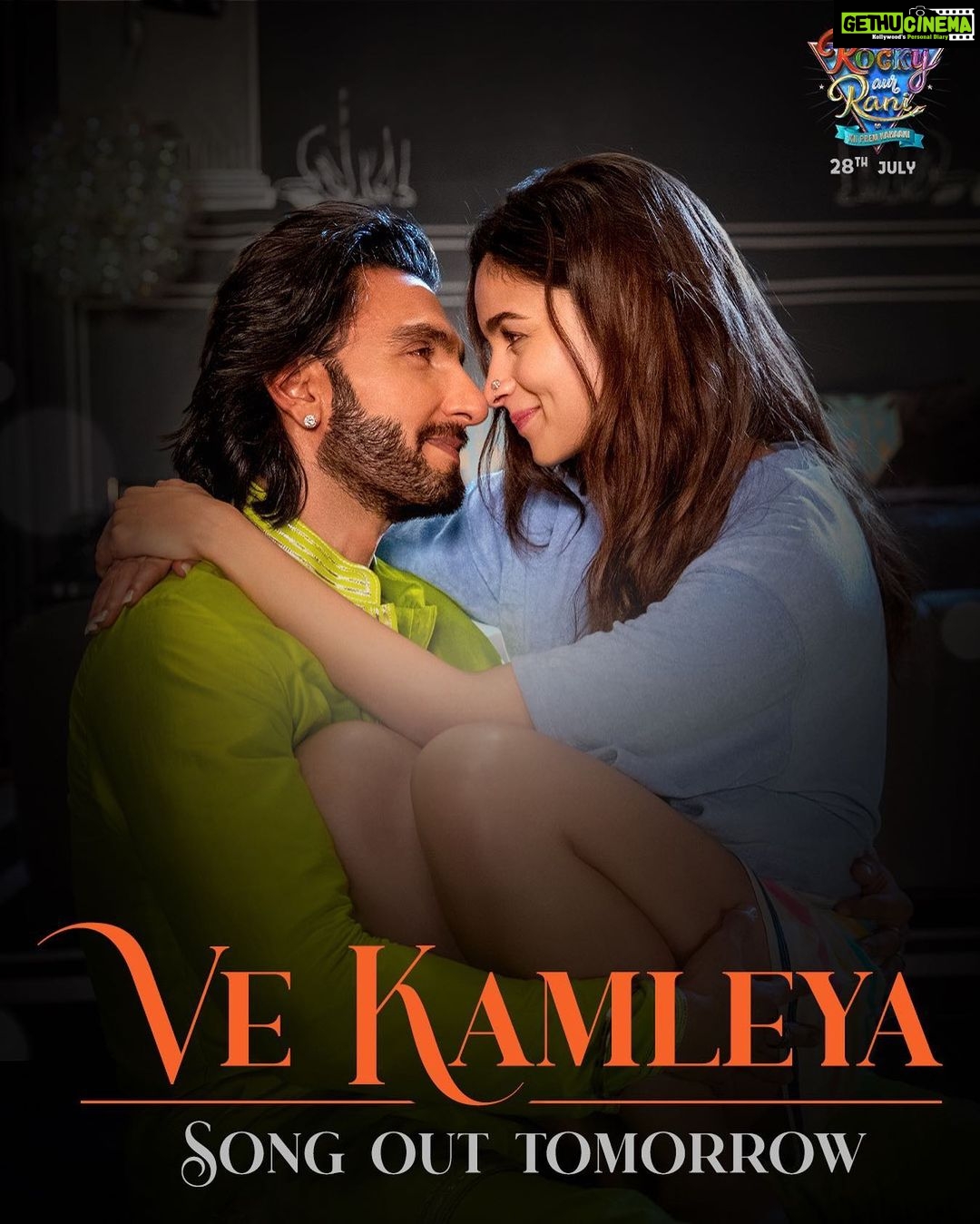 Karan Johar Instagram - Some songs are more special than others for reasons only your heart can tell…. I remember the moment and day Pritamda presented this beautiful melody to me…. I knew in that instant that this would be my favourite song in the album…. @ipritamofficial and as always @amitabhbhattacharyaofficial swept us away with his words …. Can’t wait to share the song with you tomorrow ….. @saregama_official …. #vekamleya will be yours tomorrow …