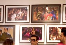 Karan Johar Instagram - Rocky & Rani at their peak energy…much like how it was on set😂😂 Always making me go WHAT….JHUMKA!😉 #RockyAurRaniKiiPremKahaani