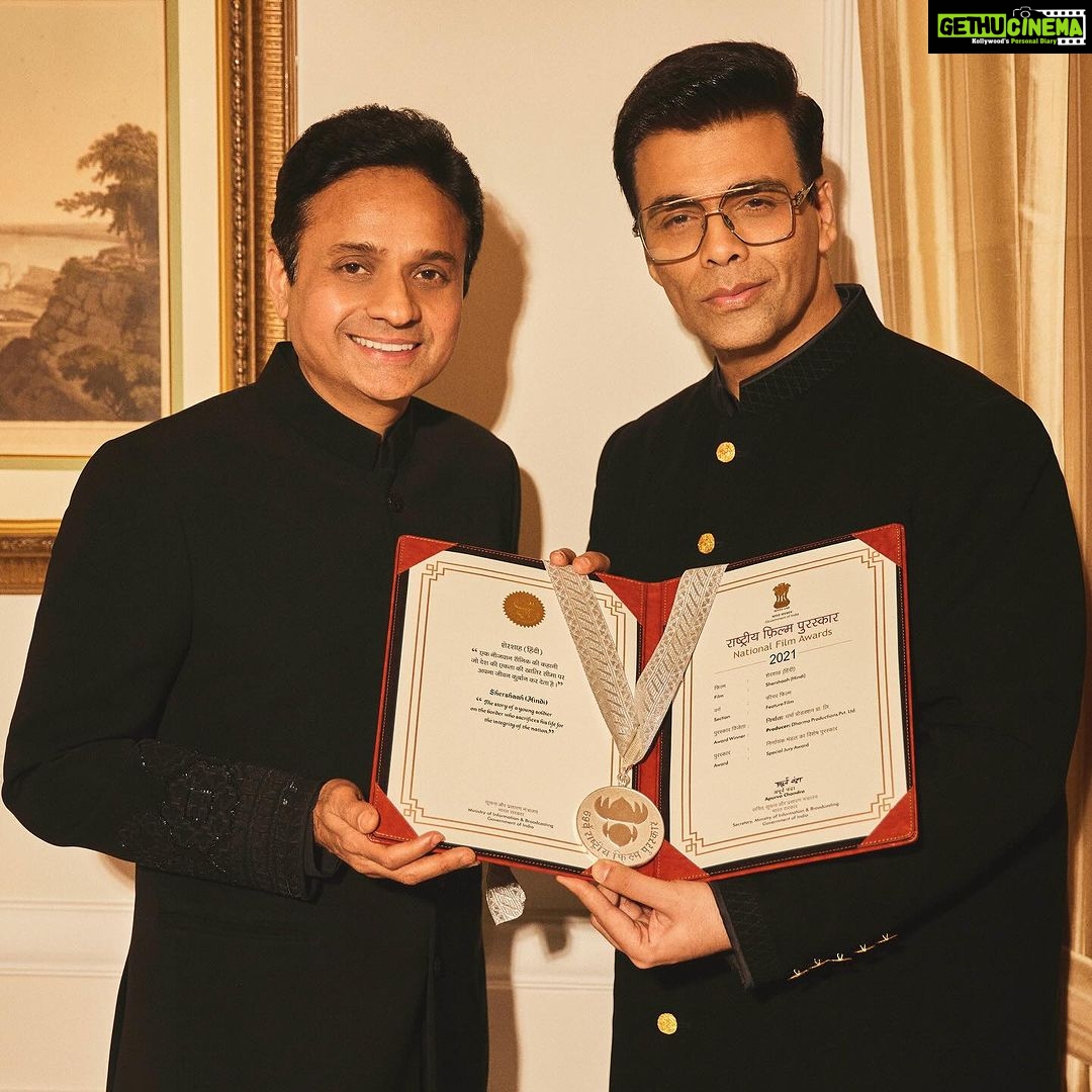 Karan Johar Instagram - Humbled…Honoured and just so Happy to receive the prestigious national award, the SPECIAL JURY AWARD for SHERSHAAH…. In @manishmalhotra05 styled by @ekalakhani 📷 @sheldon.santos