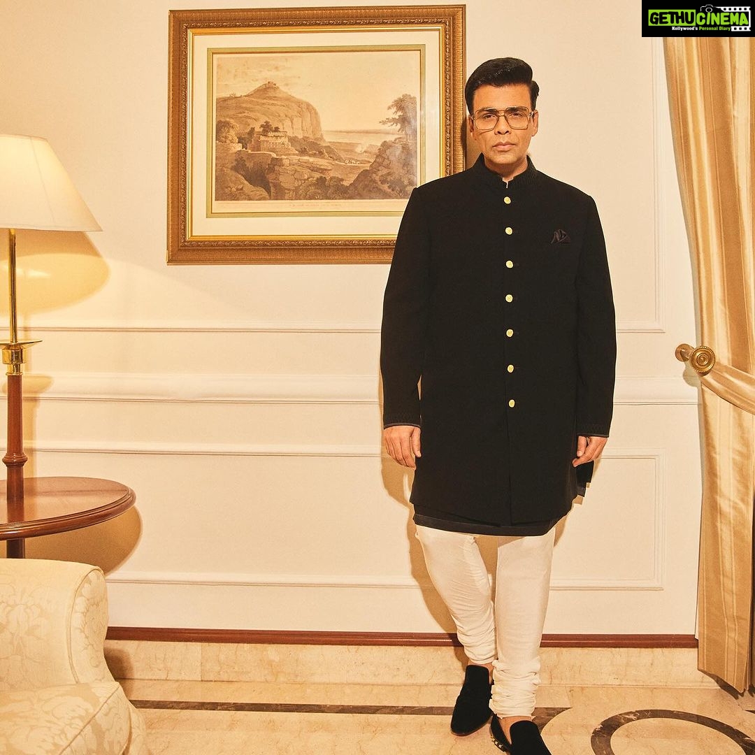 Karan Johar Instagram - Humbled…Honoured and just so Happy to receive the prestigious national award, the SPECIAL JURY AWARD for SHERSHAAH…. In @manishmalhotra05 styled by @ekalakhani 📷 @sheldon.santos
