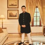 Karan Johar Instagram - Humbled…Honoured and just so Happy to receive the prestigious national award, the SPECIAL JURY AWARD for SHERSHAAH…. In @manishmalhotra05 styled by @ekalakhani 📷 @sheldon.santos
