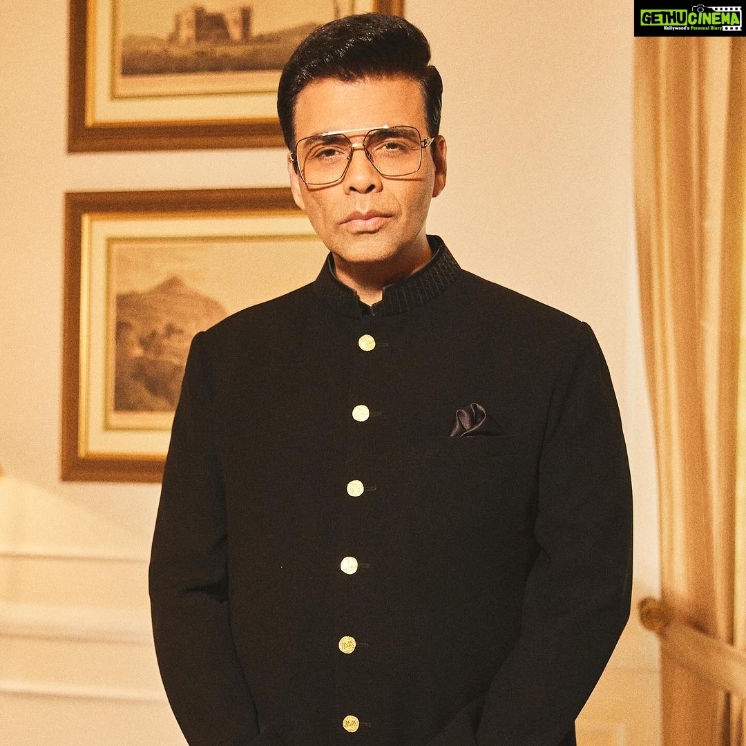 Karan Johar Instagram - Humbled…Honoured and just so Happy to receive the prestigious national award, the SPECIAL JURY AWARD for SHERSHAAH…. In @manishmalhotra05 styled by @ekalakhani 📷 @sheldon.santos
