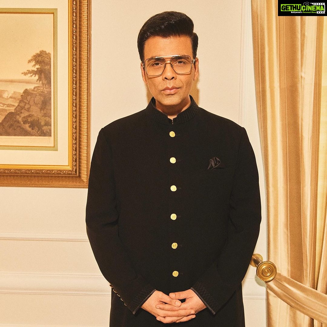 Karan Johar Instagram - Humbled…Honoured and just so Happy to receive the prestigious national award, the SPECIAL JURY AWARD for SHERSHAAH…. In @manishmalhotra05 styled by @ekalakhani 📷 @sheldon.santos