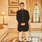 Karan Johar Instagram - Humbled…Honoured and just so Happy to receive the prestigious national award, the SPECIAL JURY AWARD for SHERSHAAH…. In @manishmalhotra05 styled by @ekalakhani 📷 @sheldon.santos