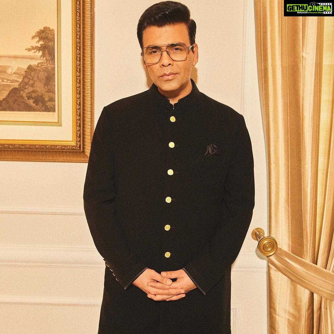 Karan Johar Instagram - Humbled…Honoured and just so Happy to receive the prestigious national award, the SPECIAL JURY AWARD for SHERSHAAH…. In @manishmalhotra05 styled by @ekalakhani 📷 @sheldon.santos