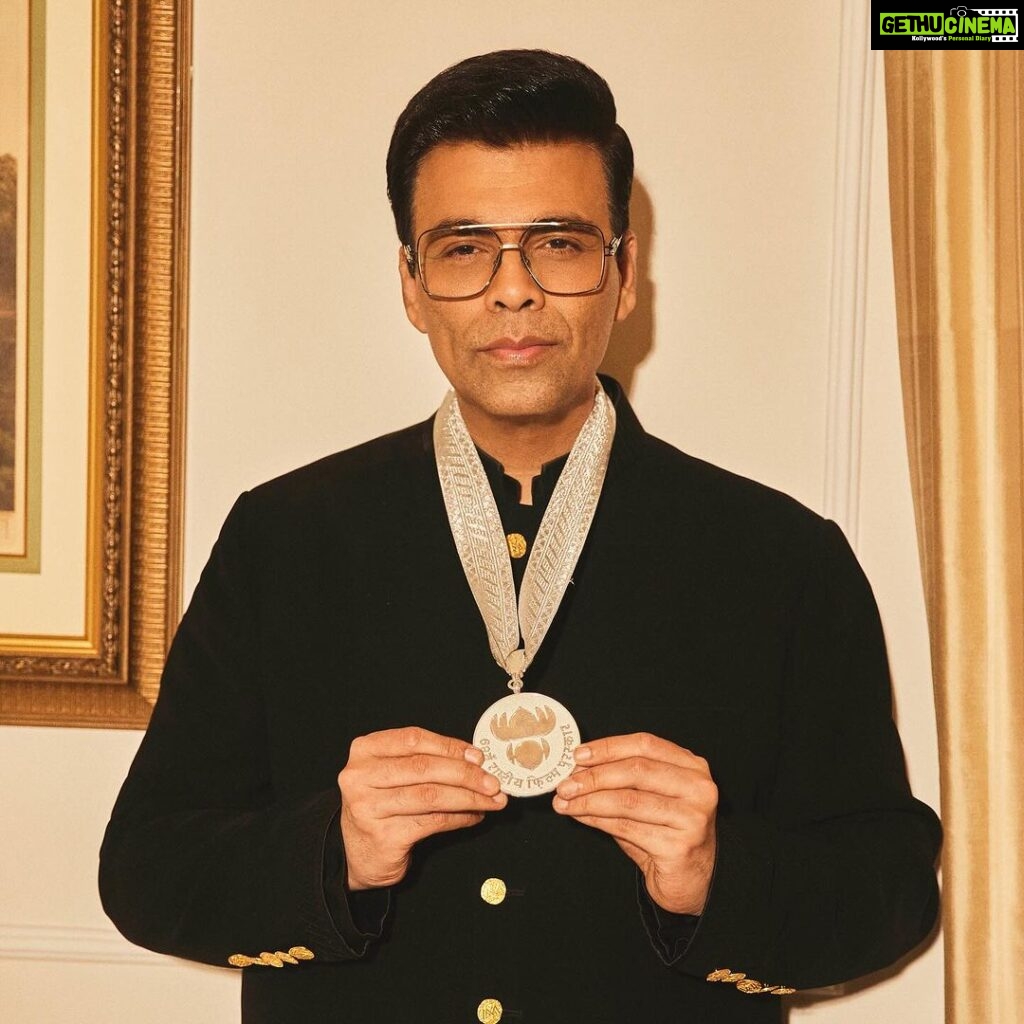 Karan Johar Instagram - Humbled…Honoured and just so Happy to receive the prestigious national award, the SPECIAL JURY AWARD for SHERSHAAH…. In @manishmalhotra05 styled by @ekalakhani 📷 @sheldon.santos