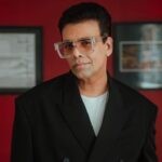 Karan Johar Instagram - Thank you @goldhouseco for inviting me to be in conversation with the incredibly talented designer, cultural commentator and my dearest friend @troublewithprabal the comfort we shared was reflective in our conversation… from my insecurities and anxieties to my celebrations and joy… it felt both cathartic and satisfying…. A huge shout out to the warm and absolutely wonderful audience…. Grateful for the love …..🙏🙏🙏🙏🙏 Gold House: @goldhouseco, @hibairshad Photography: @yeahokayali Videography: @_siv Venue: @nyuskirball Tabla & Dhol: @nihalsinghlive Dancing: @rohitgijare Jhumkas: @blossomboxjewelry