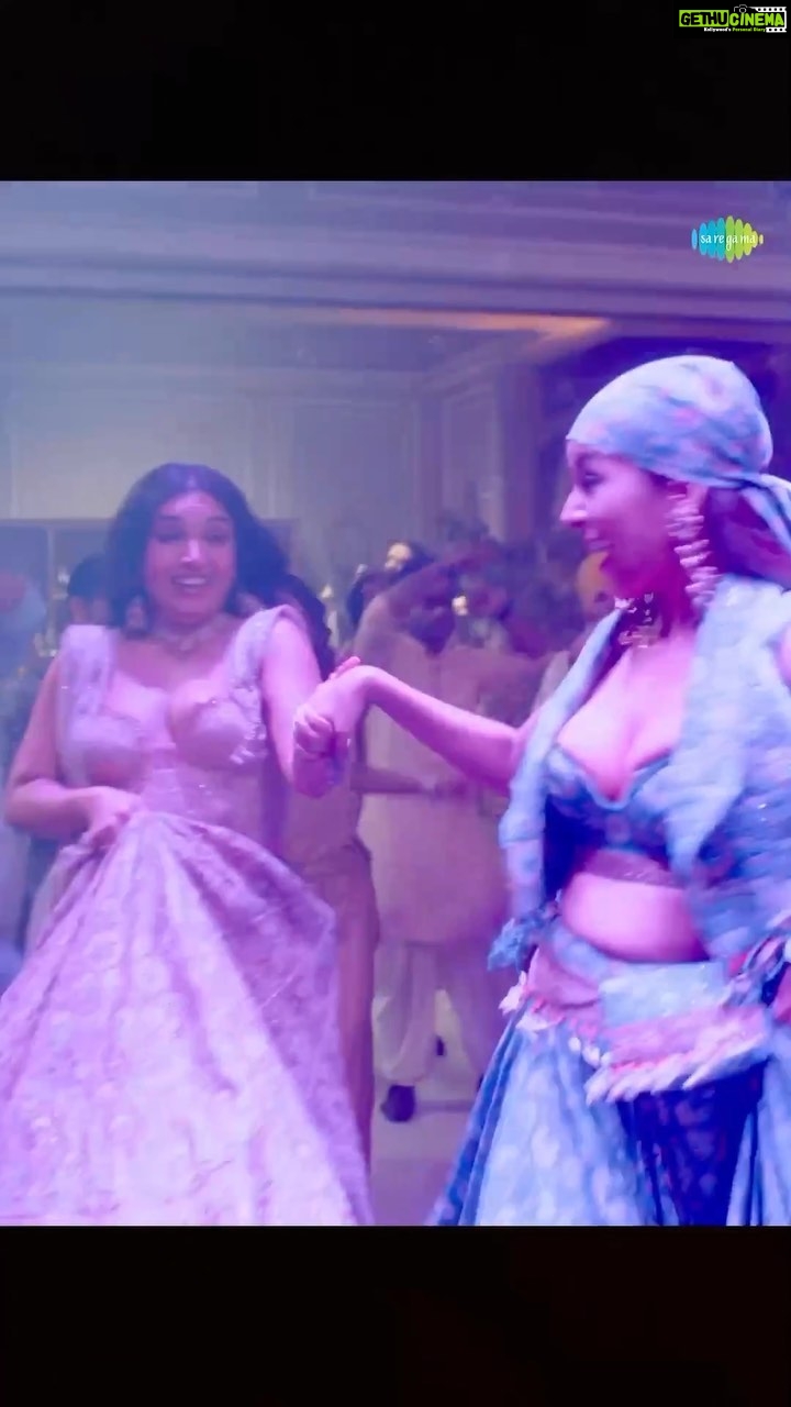 Karan Kundrra Instagram - When ‘Desi Wine’ hits the floor, you can’t help but dance!🍷 Listen to #DesiWine by @qaranx featuring @nikhitagandhiofficial, @the.rish & @arjunartist on Saregama Music’s YouTube Channel and all major streaming platforms! #ThankYouForComing #ComebackOfTheChickFlick #DontForgetToCome #DesiWineSong #DesiWine @farahkhankunder @bhumipednekar @shehnaazgill @dollysingh @kushakapila @shibani_bedi #PradhumanSinghMall @natasharastogi @Gautmik @sushantdivgikr @salonidaini_ @dollyahluwalia @kkundrra @tejaswidevchaudhary @anilskapoor @shobha9168 @ektarkapoor @rheakapoor @karanboolani @radsanand @prashastisingh @rajitdev @safirock @udayanbhat @gaurisathe @jpaarth @balajimotionpictures @akfcnetwork @saregama_official Costume Design: @taruntahiliani Jewels: @shriparamanijewels