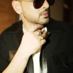 Karan Kundrra Instagram – Doabbe waale mundey.. tere toh hone nai sambhaal nee..! Soho House Mumbai